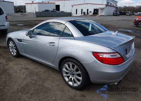 2016 Mercedes-Benz Slk 300 z USA, uszkodzony, nr VIN WDDPK3JA6GF119394